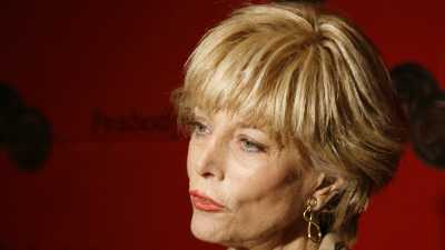 Does Lesley Stahl Wear a Wig ?